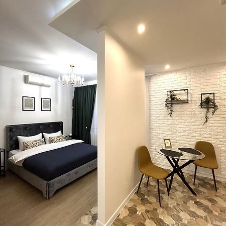 Design-apartment on Franka Lviv Buitenkant foto