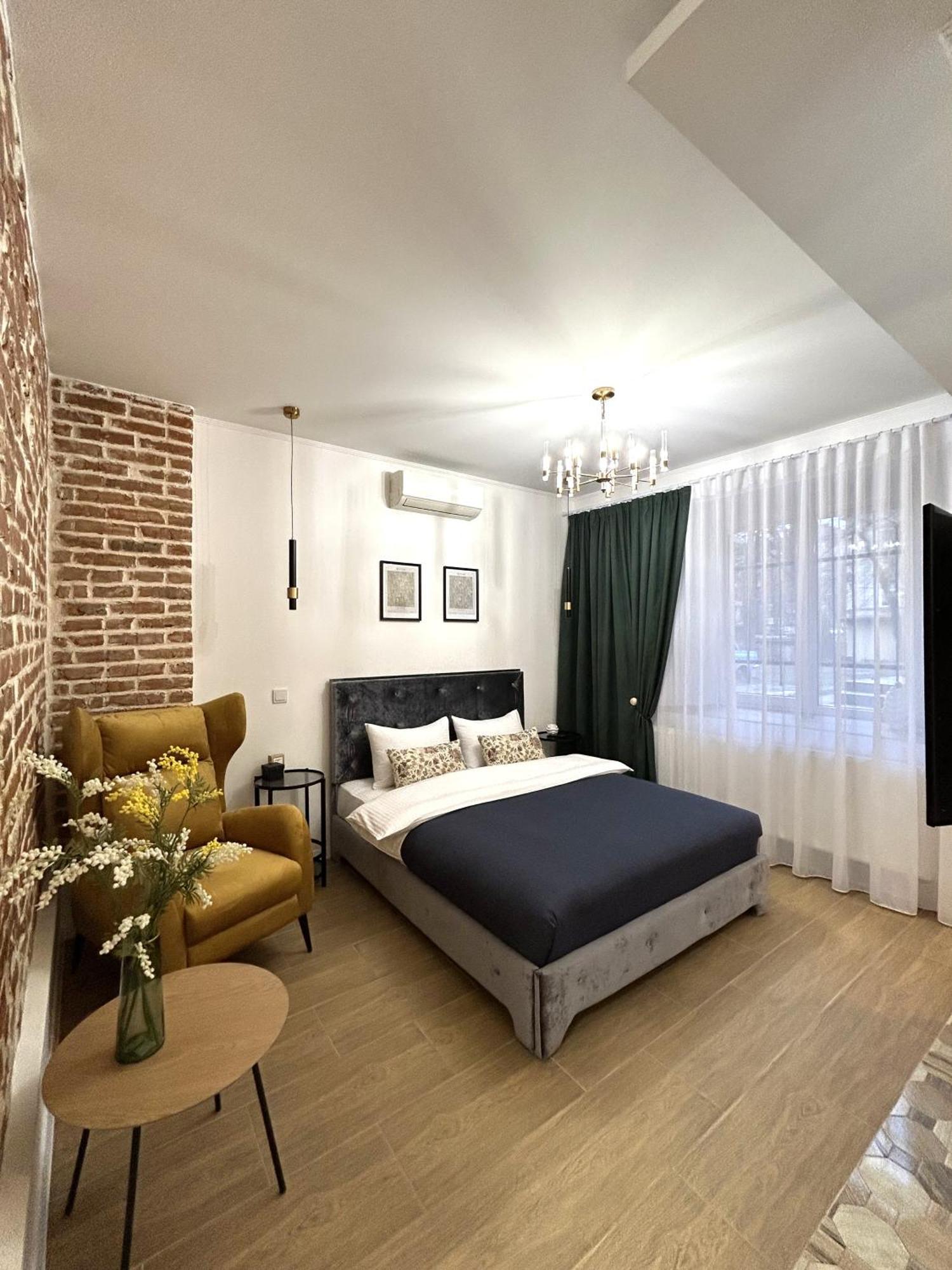 Design-apartment on Franka Lviv Buitenkant foto