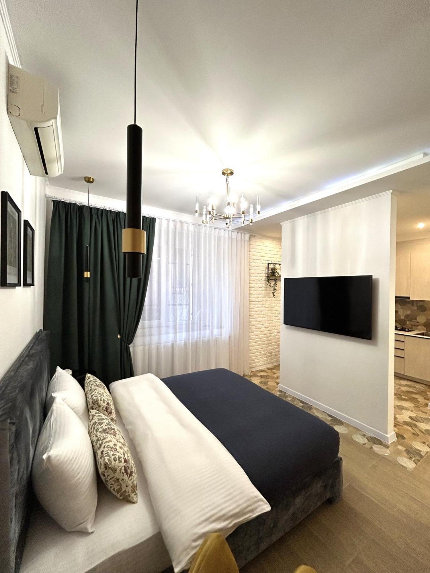 Design-apartment on Franka Lviv Buitenkant foto